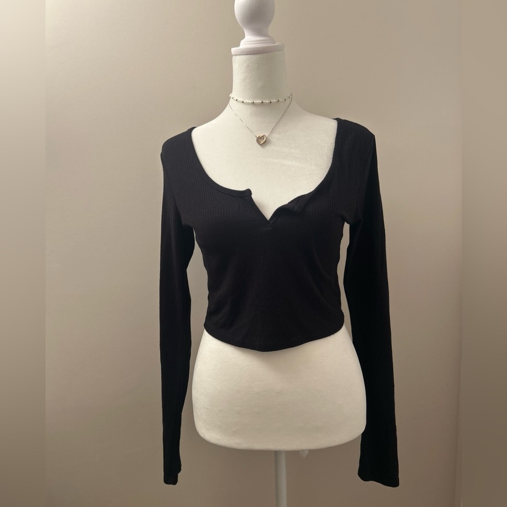 🌹5 for $50🌹 Garage Black Long Sleeve Crop Top